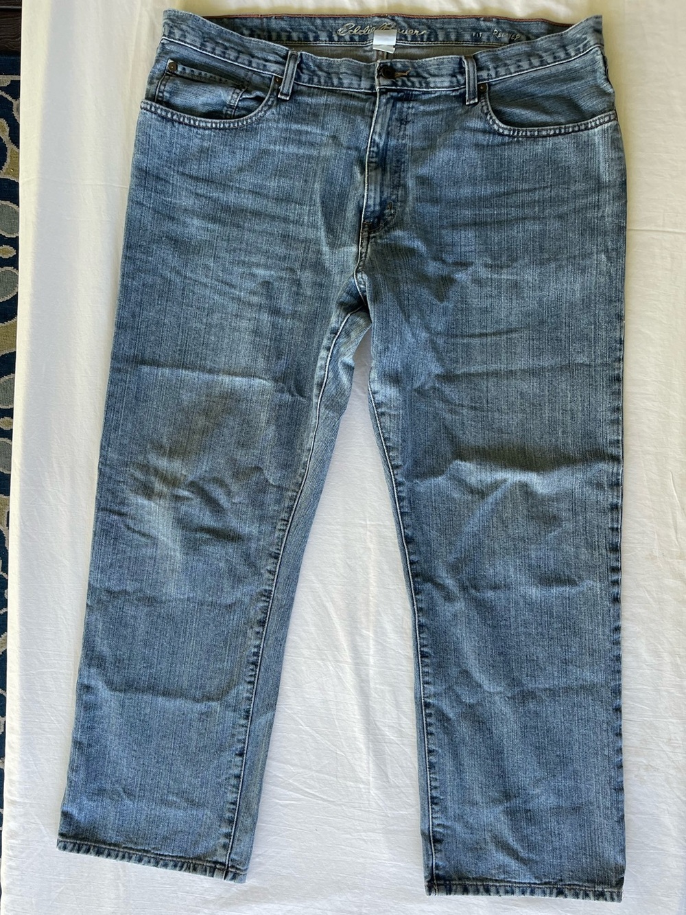 Eddie Bauer Mens Relaxed Fit Jeans Medium Wash Blue Denim 40x30 EB447611-R-HAR